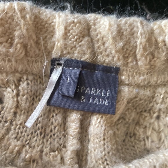 Sparkle & Fade- cream color knit shorts in size large - Picture 2 of 4